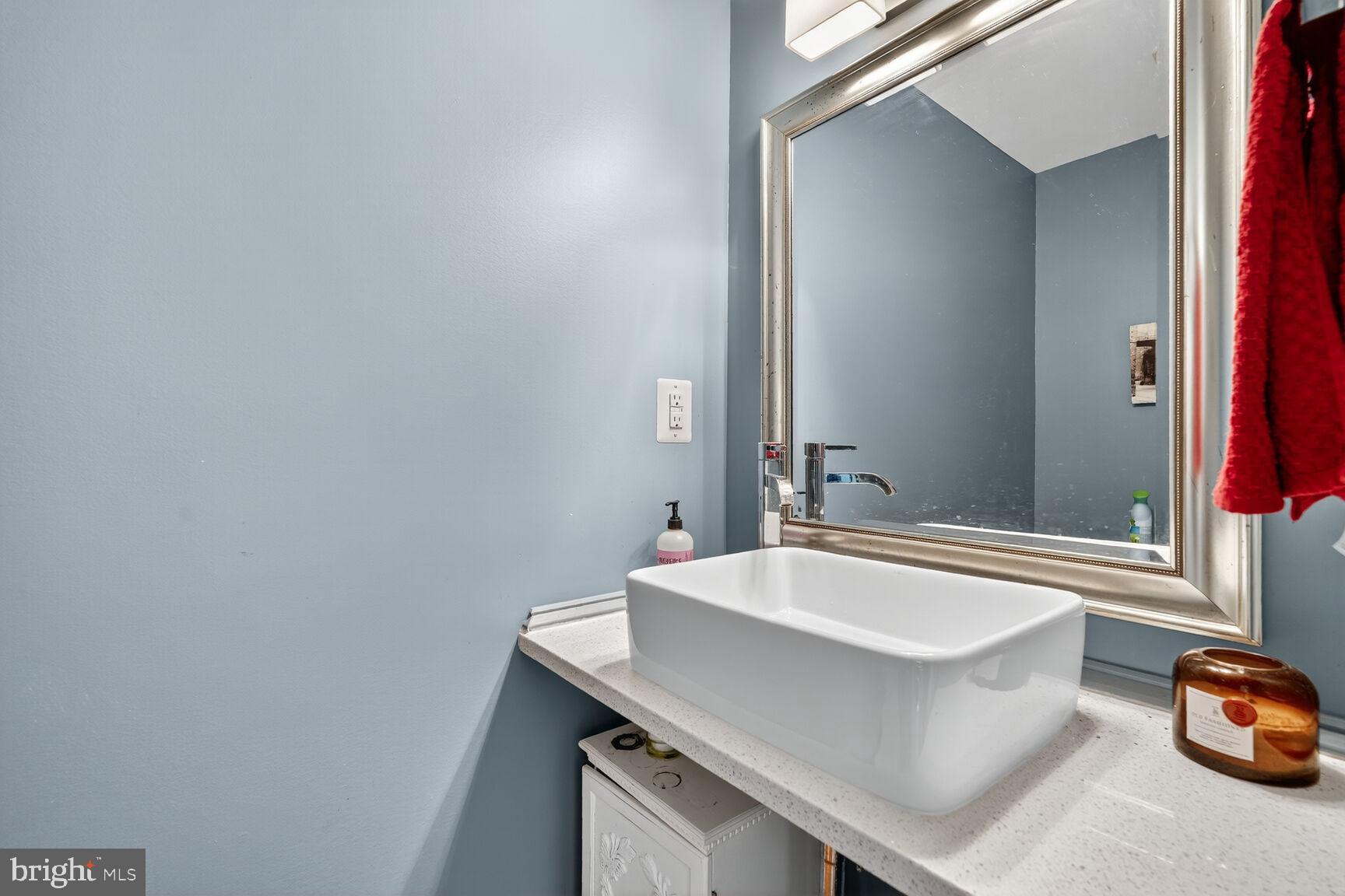 10406 Ewell Avenue Kensington, MD 20895 - Photo 29 of 42 a bathroom with a sink and a bathtub