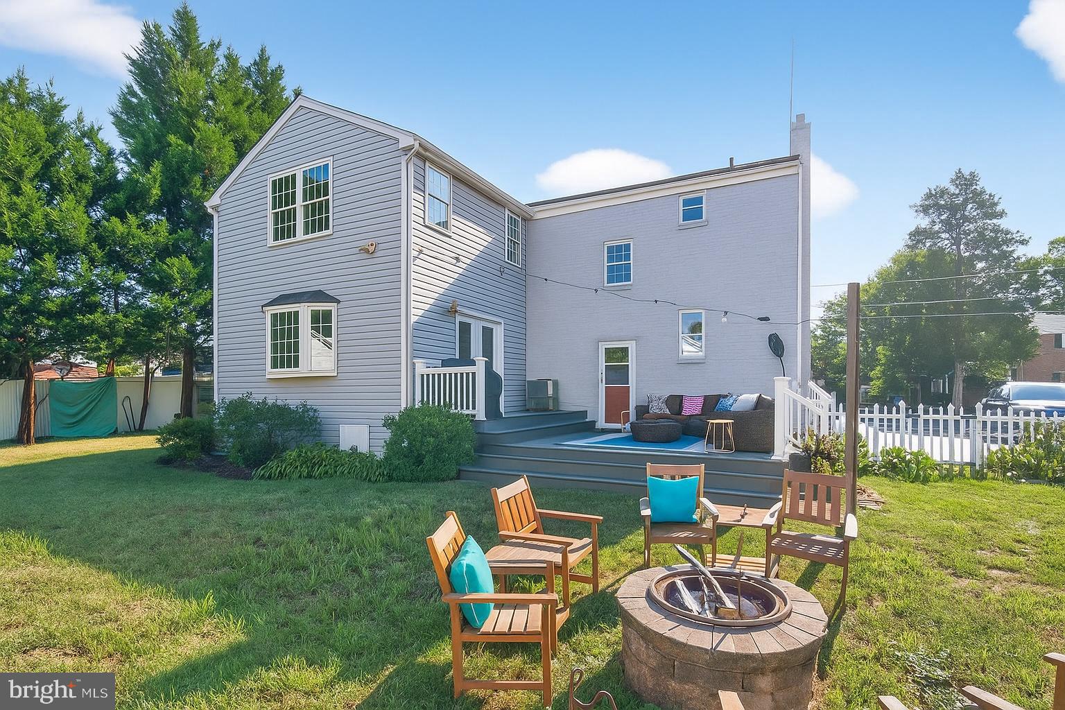 10406 Ewell Avenue Kensington, MD 20895 - Photo 5 of 42 a outdoor space with furniture and garden