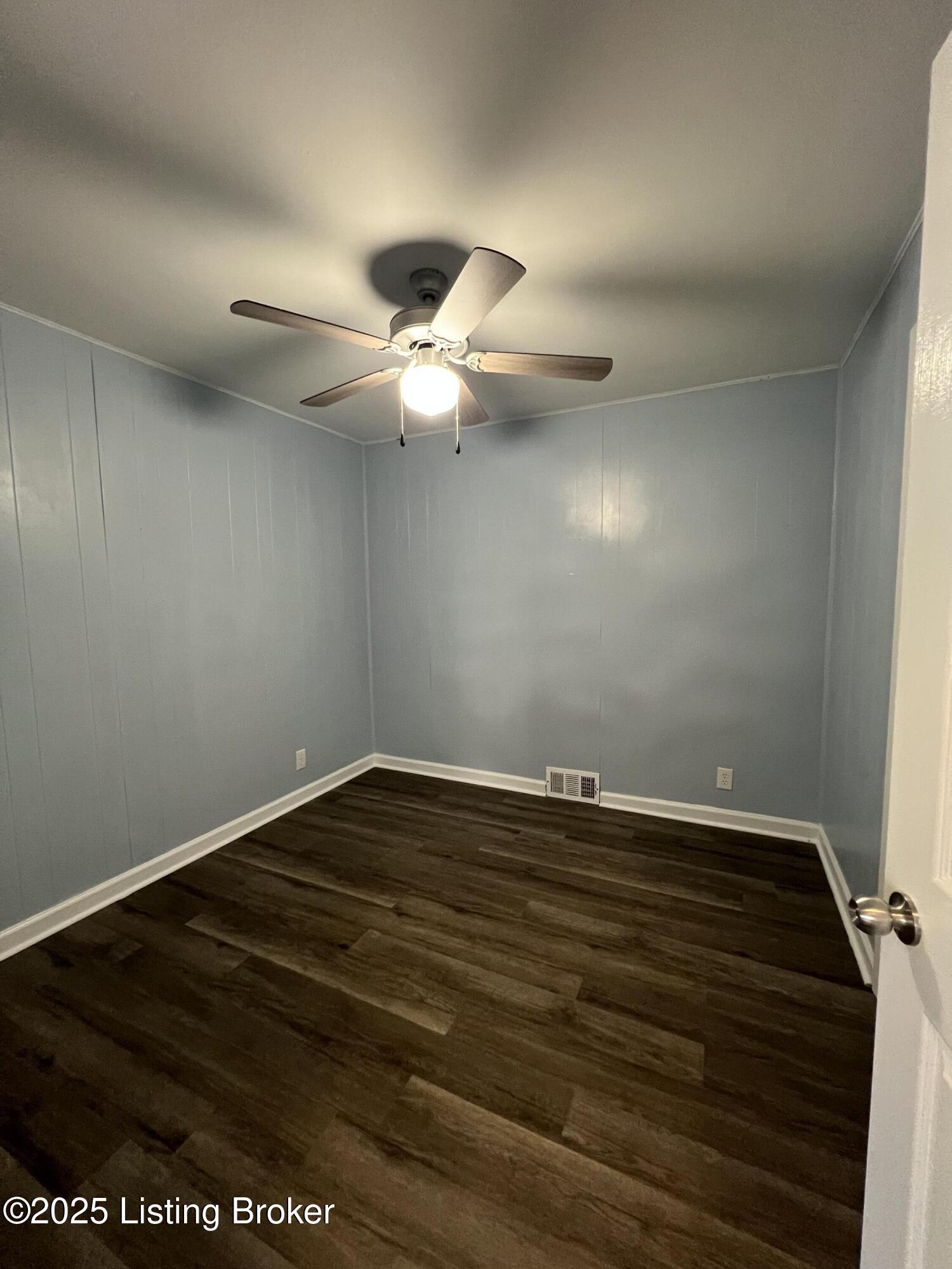 2231 Peaslee Road Louisville, KY 40216 - Photo 26 of 47 Bedroom 3