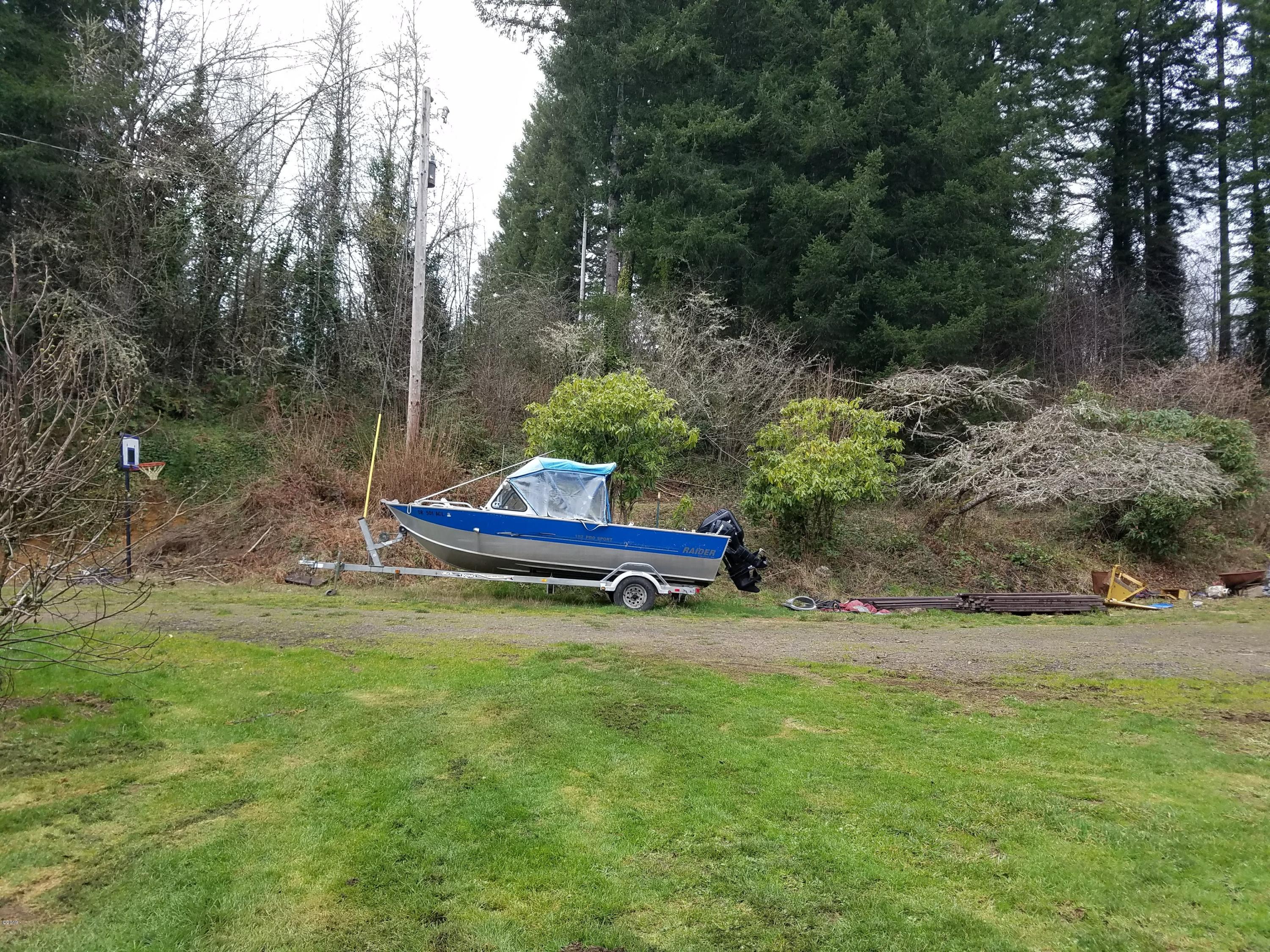 800 Northeast Ridge Drive Toledo, OR 97391 - Photo 14 of 19 Front gravel Dr.