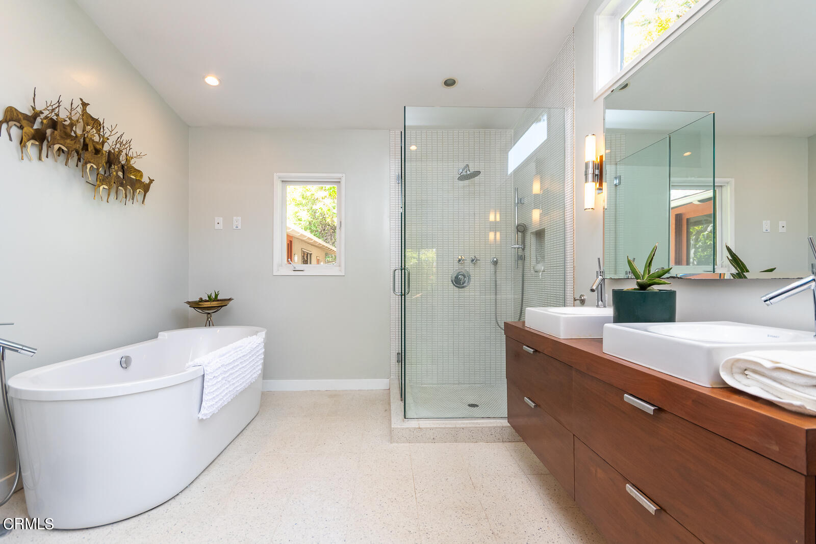 1471 Normandy Drive Pasadena, CA 91103 - Photo 24 of 41 a bathroom with a bathtub sink and mirror
