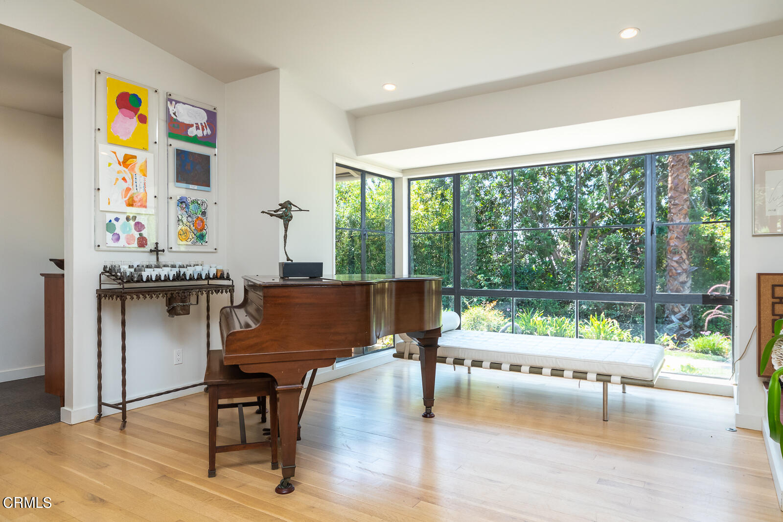 1471 Normandy Drive Pasadena, CA 91103 - Photo 5 of 41 a living room with furniture and a table