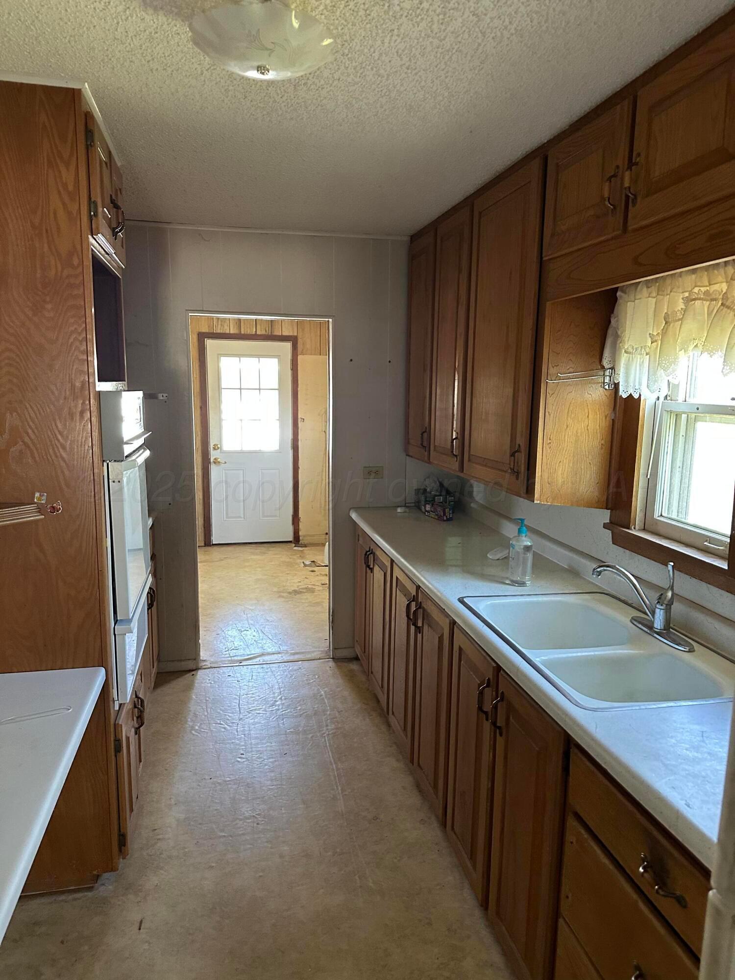 501 South Ridgeland Avenue Fritch, TX 79036 - Photo 6 of 16 IMG_0747