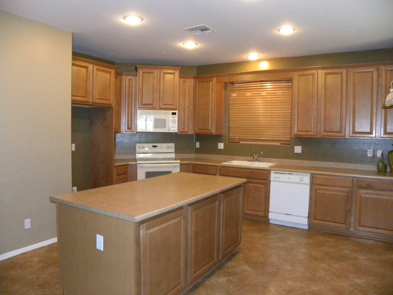 4108 South Sawmill Road Gilbert, AZ 85297 - Photo 4 of 20 kitchen