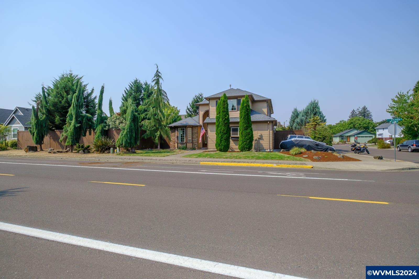 990 Robbins Way Lebanon, OR 97355 - Photo 3 of 50 Gallery Image 3