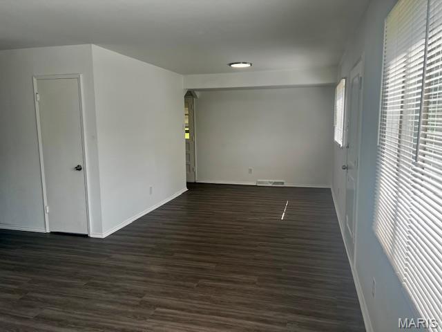 10052 Mccartney Lane St. Louis, MO 63137 - Photo 4 of 19