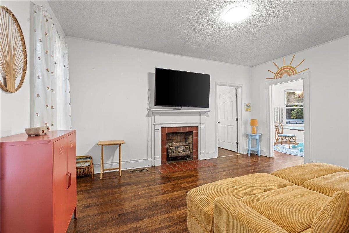 803 South Limestone Street Gaffney, SC 29340 - Photo 13 of 42