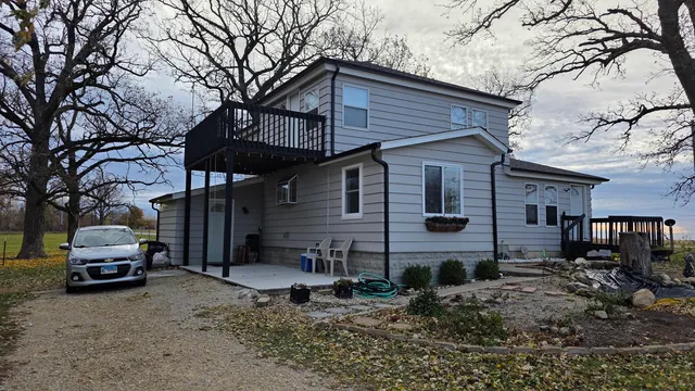 a view of a yard with a tree