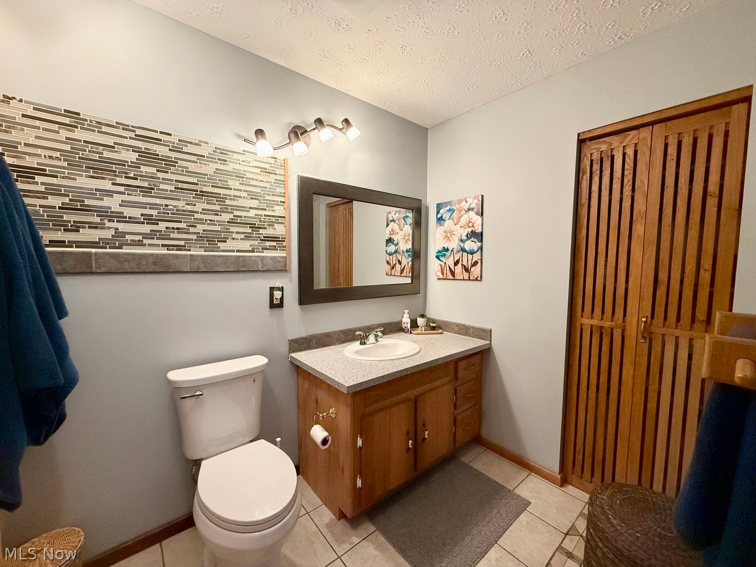 19845 Mosher Road Wellington, OH 44090 - Photo 27 of 50 1st floor full hall bath