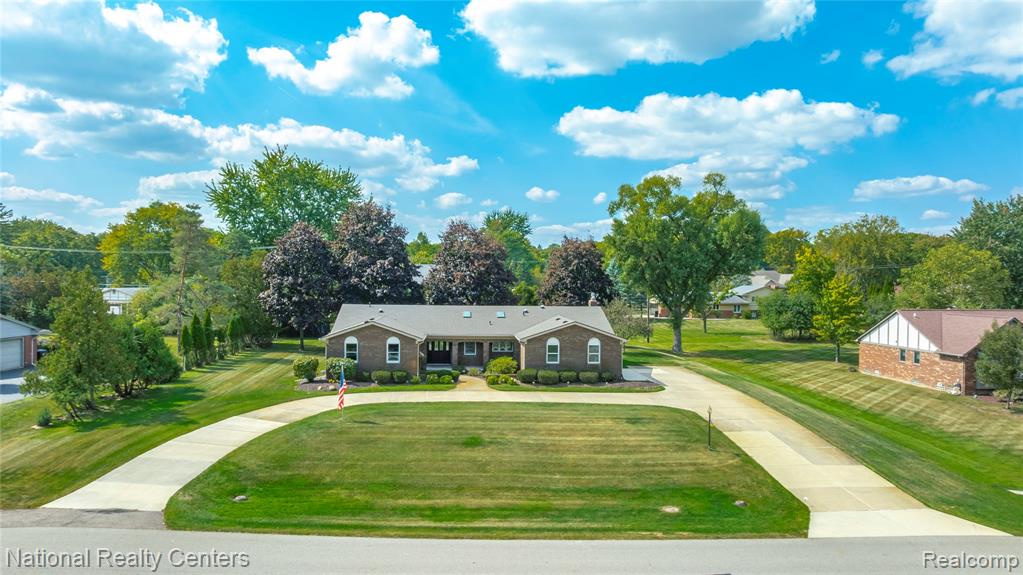 26131 Pleasant Valley Road Farmington Hills, MI 48331 - Photo 6 of 61