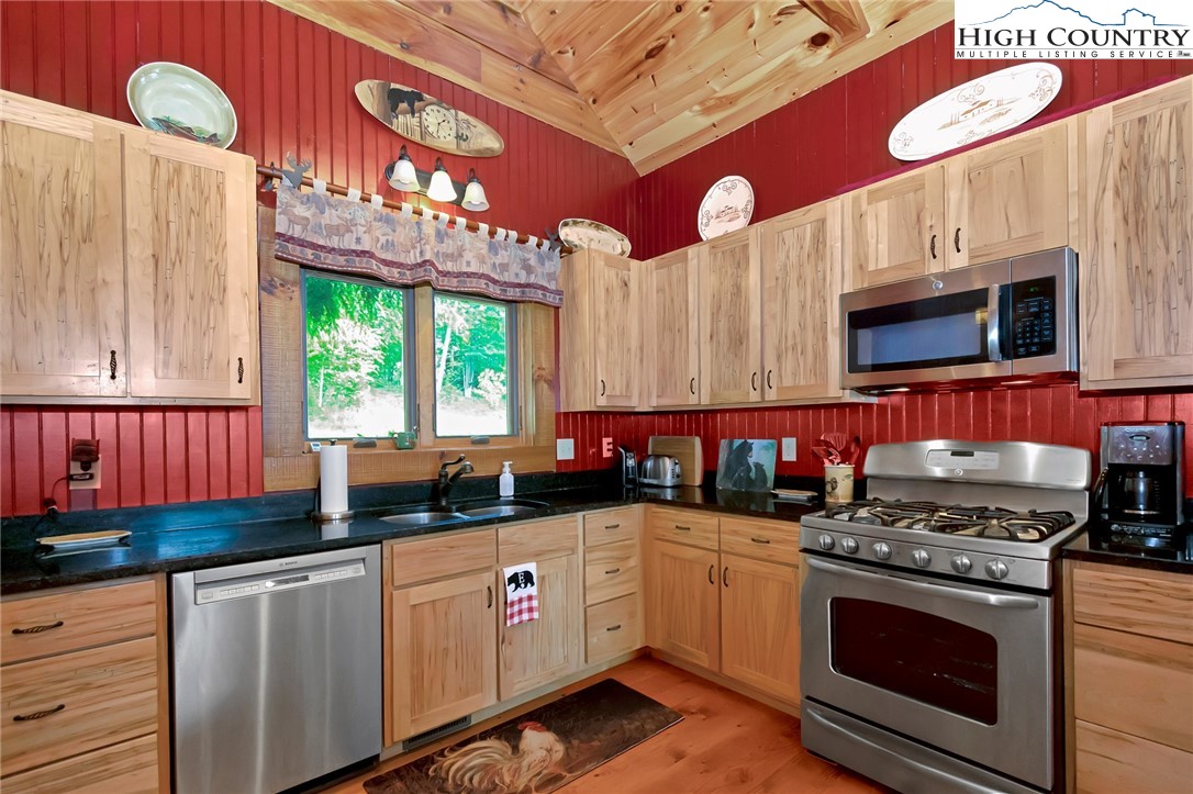 1223 Buckeye Ridge Road Beech Mountain, NC 28604 - Photo 14 of 41 Gallery Image 14