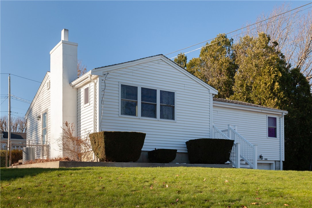 1882 East Main Road Portsmouth, RI 02871 - Photo 3 of 20 Gallery Image 3