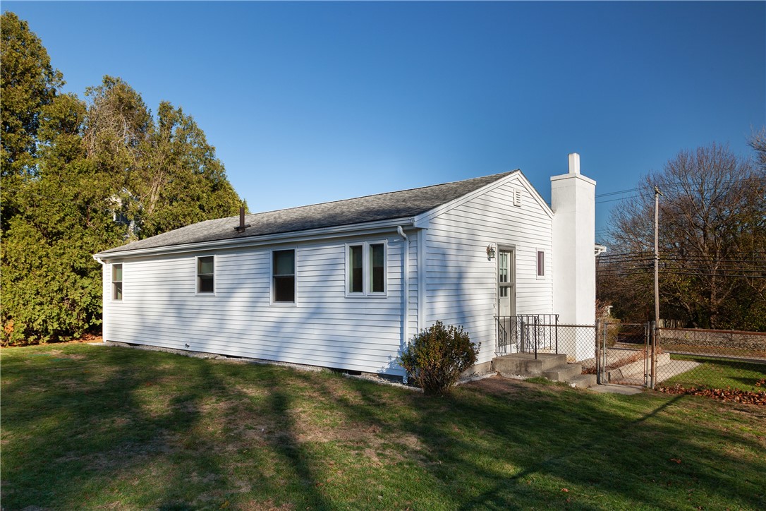 1882 East Main Road Portsmouth, RI 02871 - Photo 4 of 20 Gallery Image 4