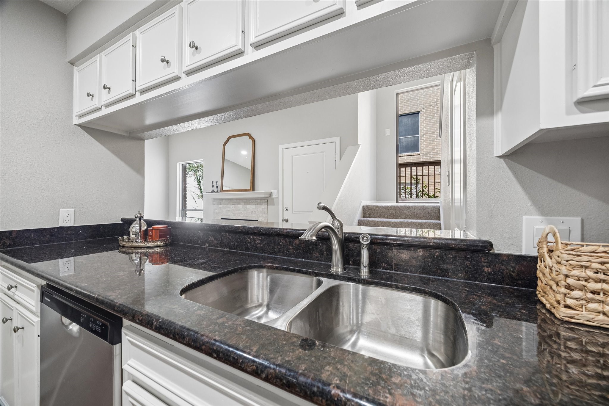 714 Fowler Street, Unit 5 Houston, TX 77007 - Photo 8 of 35 Gallery Image 8