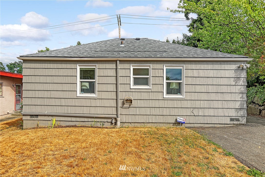 7231 16th Avenue Southwest Seattle, WA 98106 - Photo 17 of 18