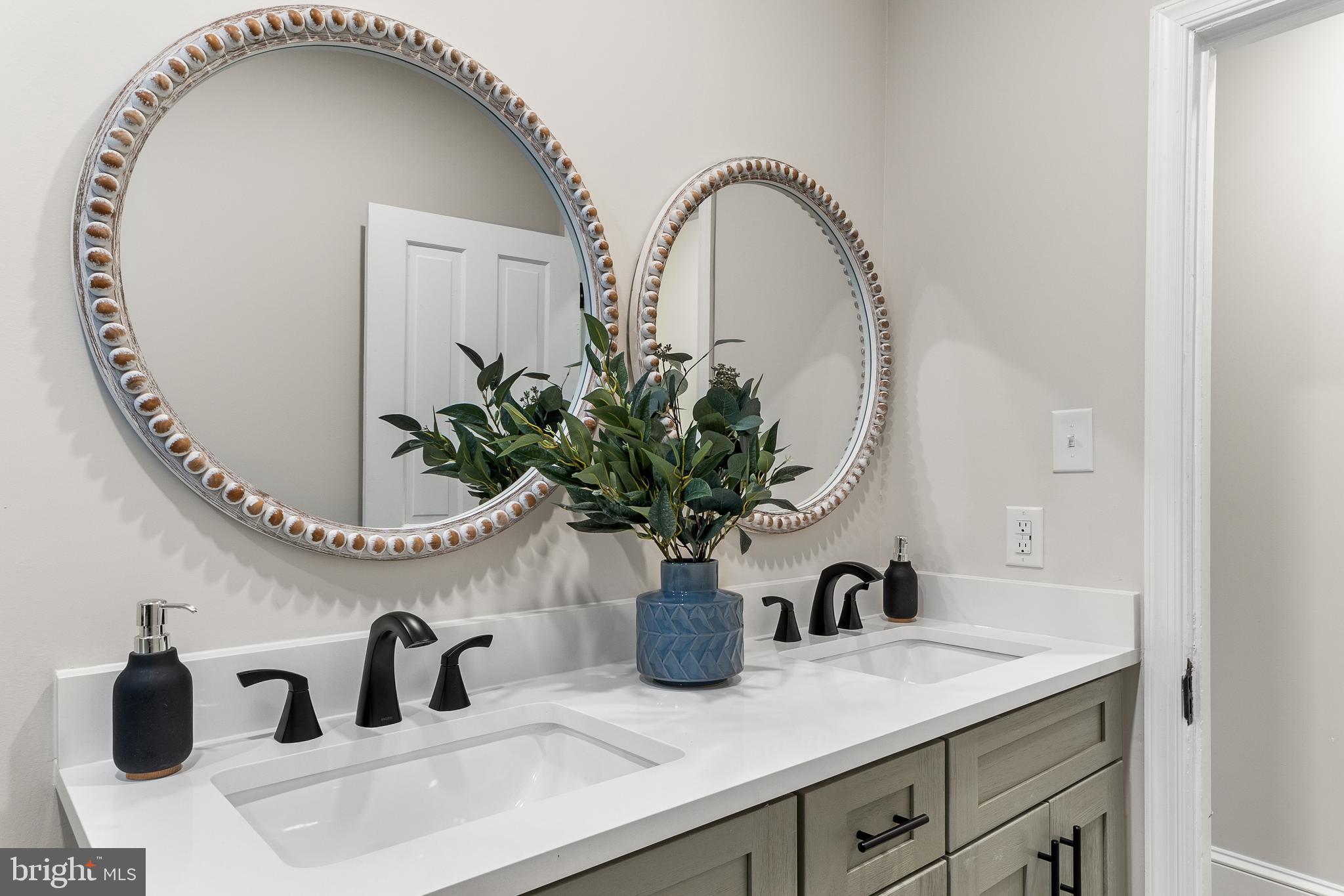 306 Midway Riverton, NJ 08077 - Photo 33 of 46 Primary bath