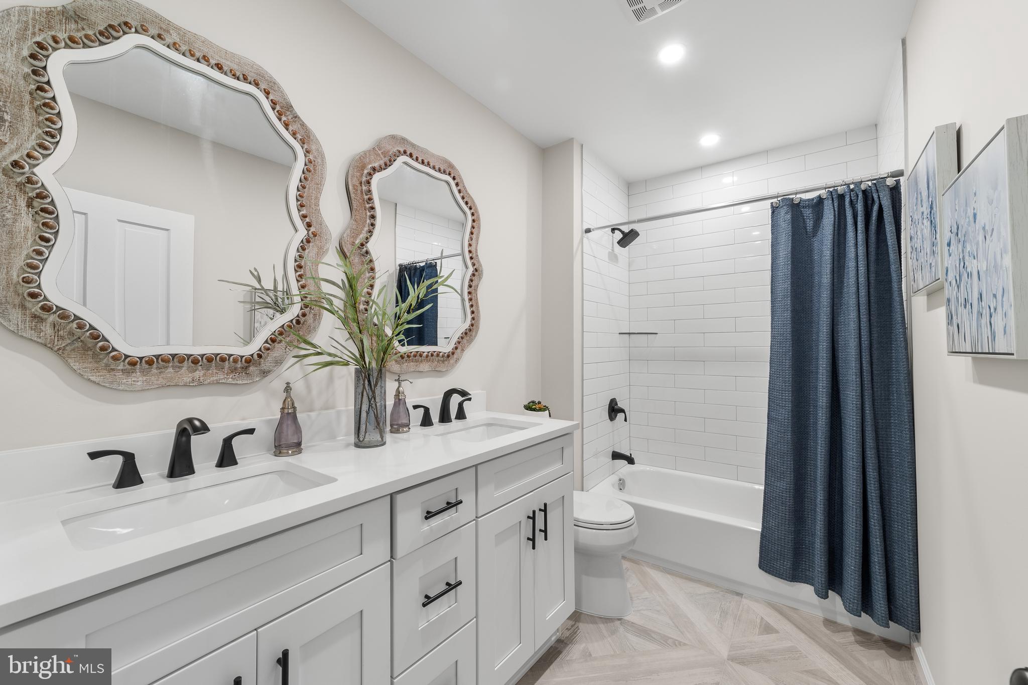 306 Midway Riverton, NJ 08077 - Photo 36 of 46 Shared bathroom 2nd floor