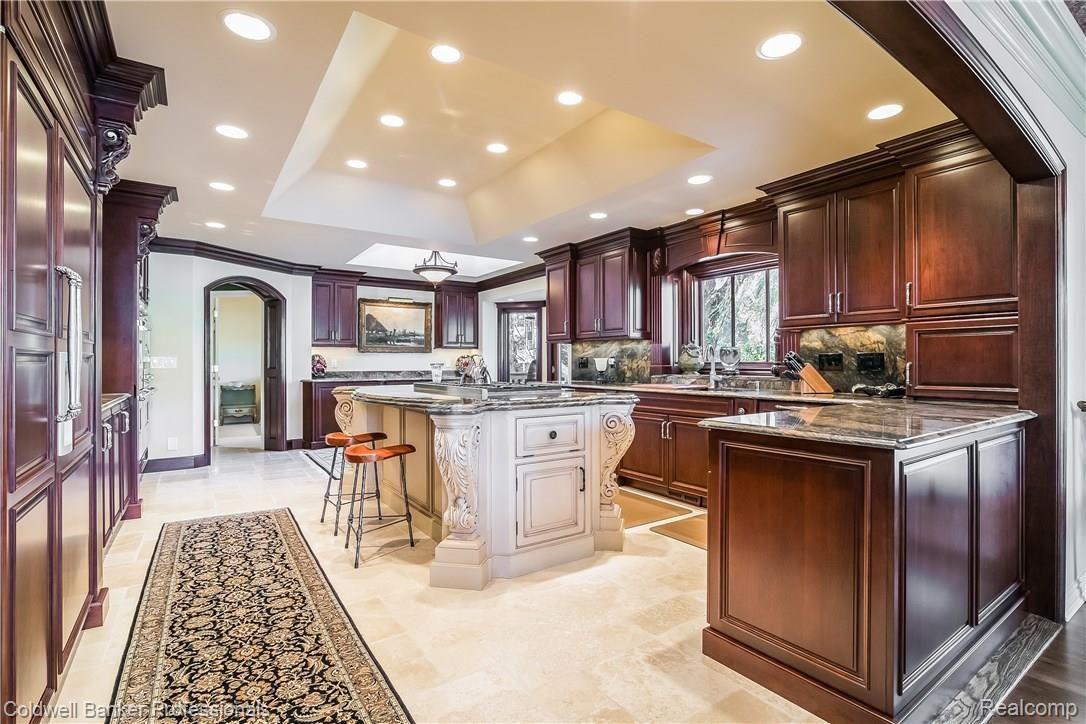 294 Cayuga Road Lake Orion, MI 48362 - Photo 10 of 39 014-Kitchen-5093838-large.jpg