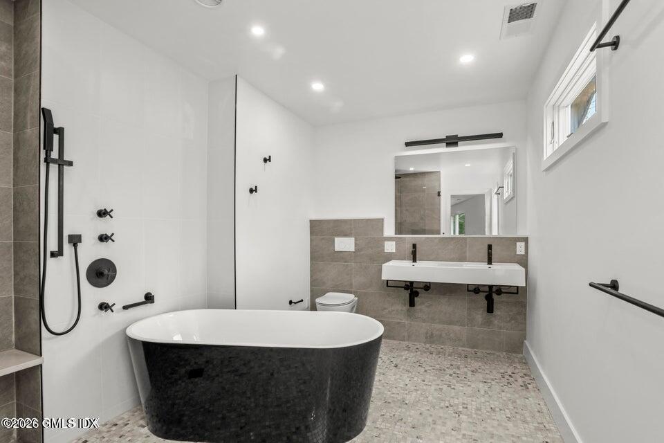 35 Deep Gorge Road Greenwich, CT 06831 - Photo 10 of 18 Primary Bath