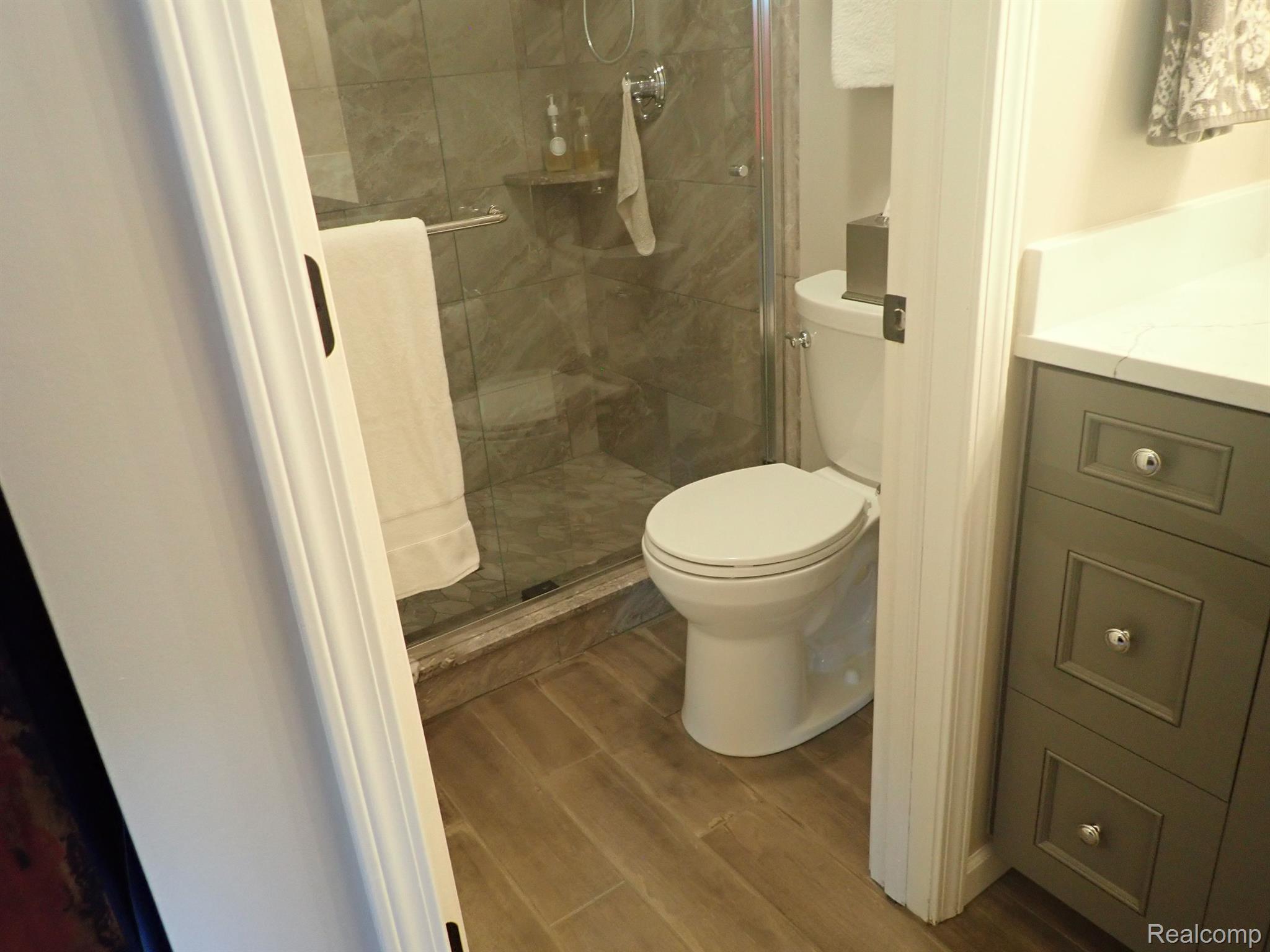 10438 Coolidge Road Goodrich, MI 48438 - Photo 14 of 49 Primary bathroom