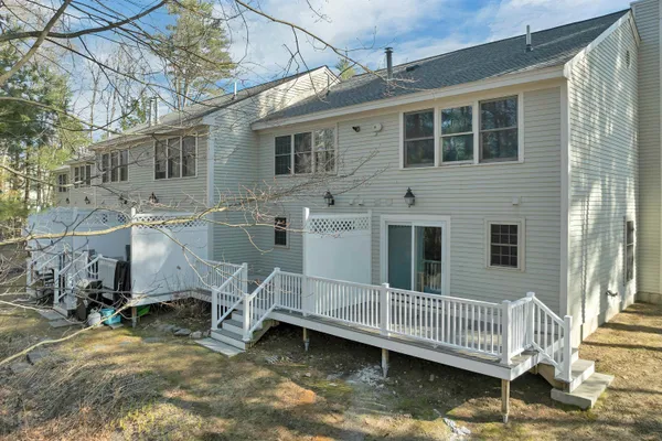 $279,900 | 79 Woodland Green, Unit 79, Rochester, NH 03868