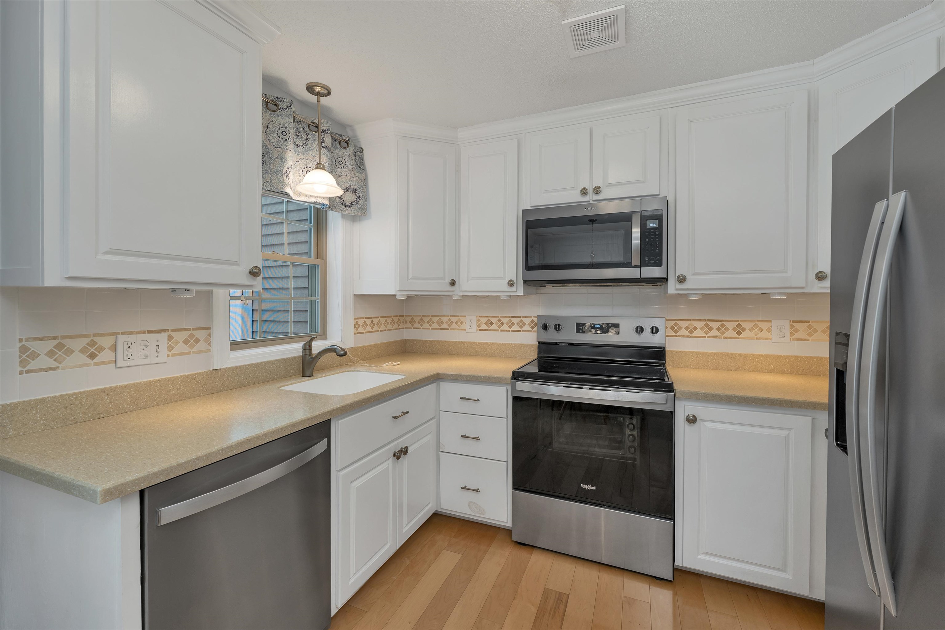 79 Woodland Green, Unit 79 Rochester, NH 03868 - Photo 4 of 22