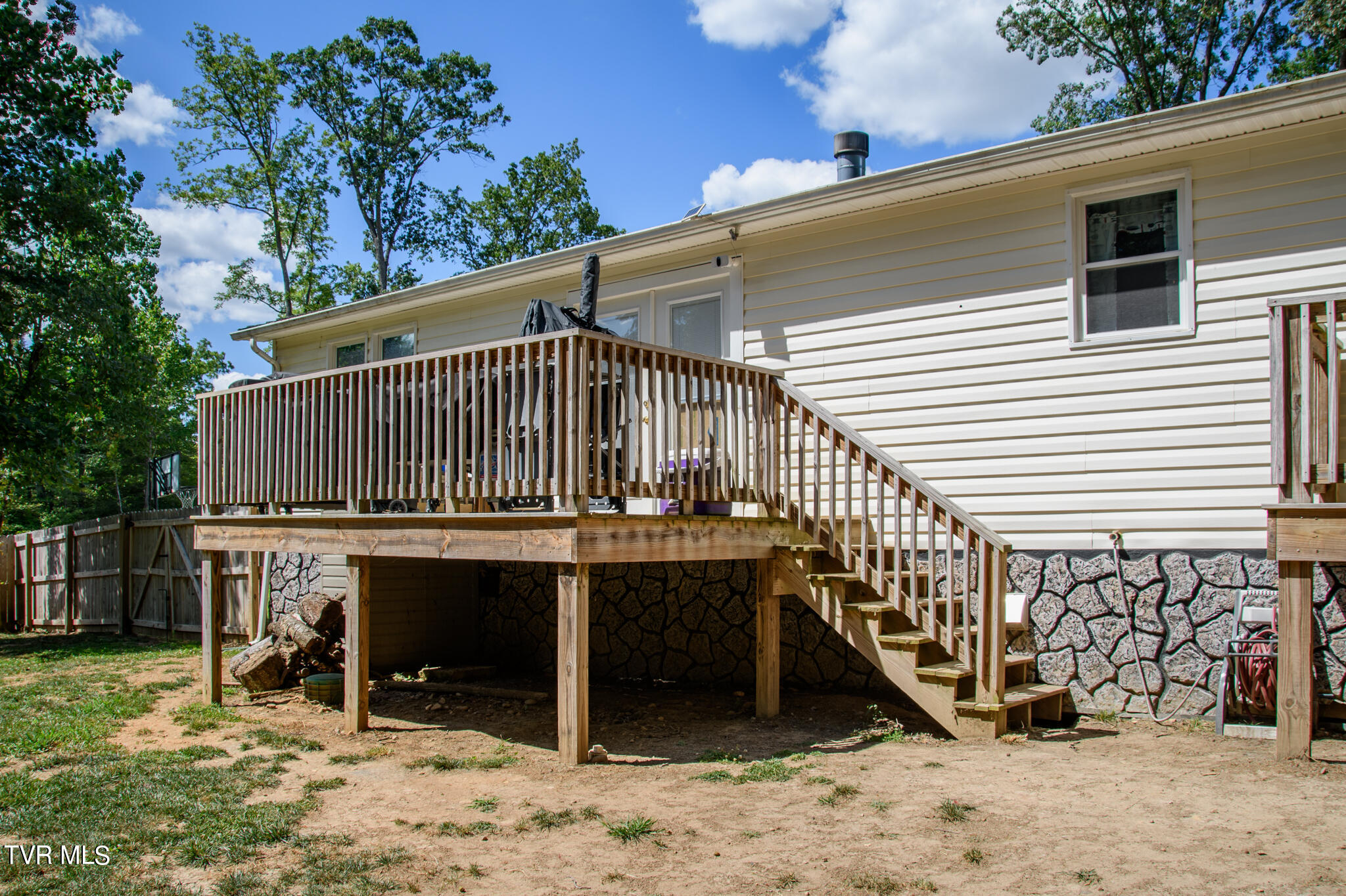 310 Jay Fanning Road Afton, TN 37616 - Photo 17 of 24 Rear deck