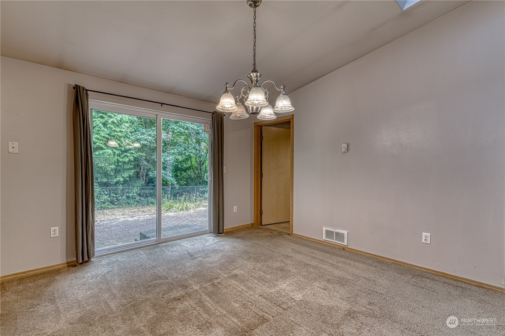 2709 Northeast Strand Road Bremerton, WA 98311 - Photo 12 of 28 Gallery Image 12
