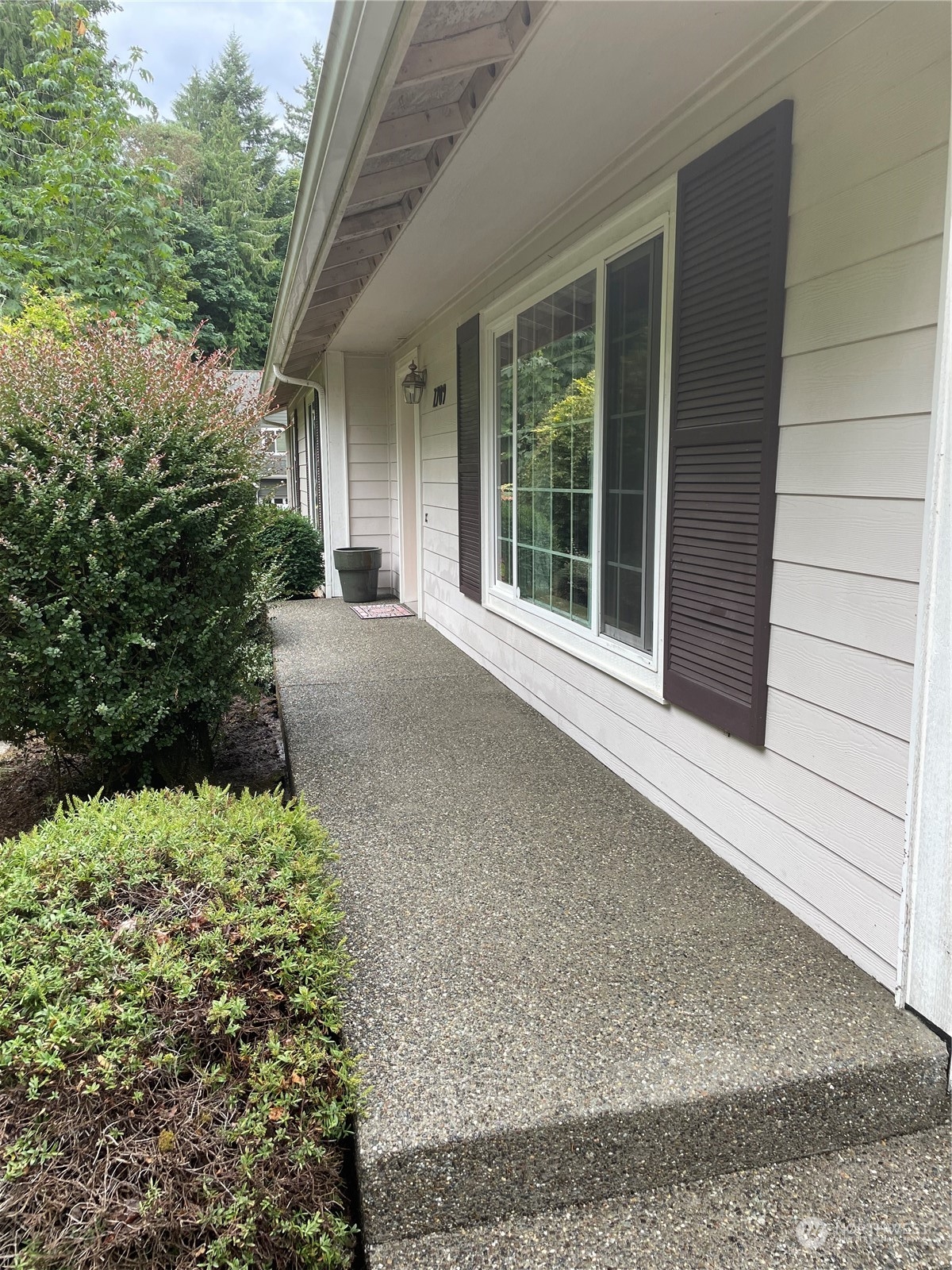 2709 Northeast Strand Road Bremerton, WA 98311 - Photo 4 of 28 Gallery Image 4