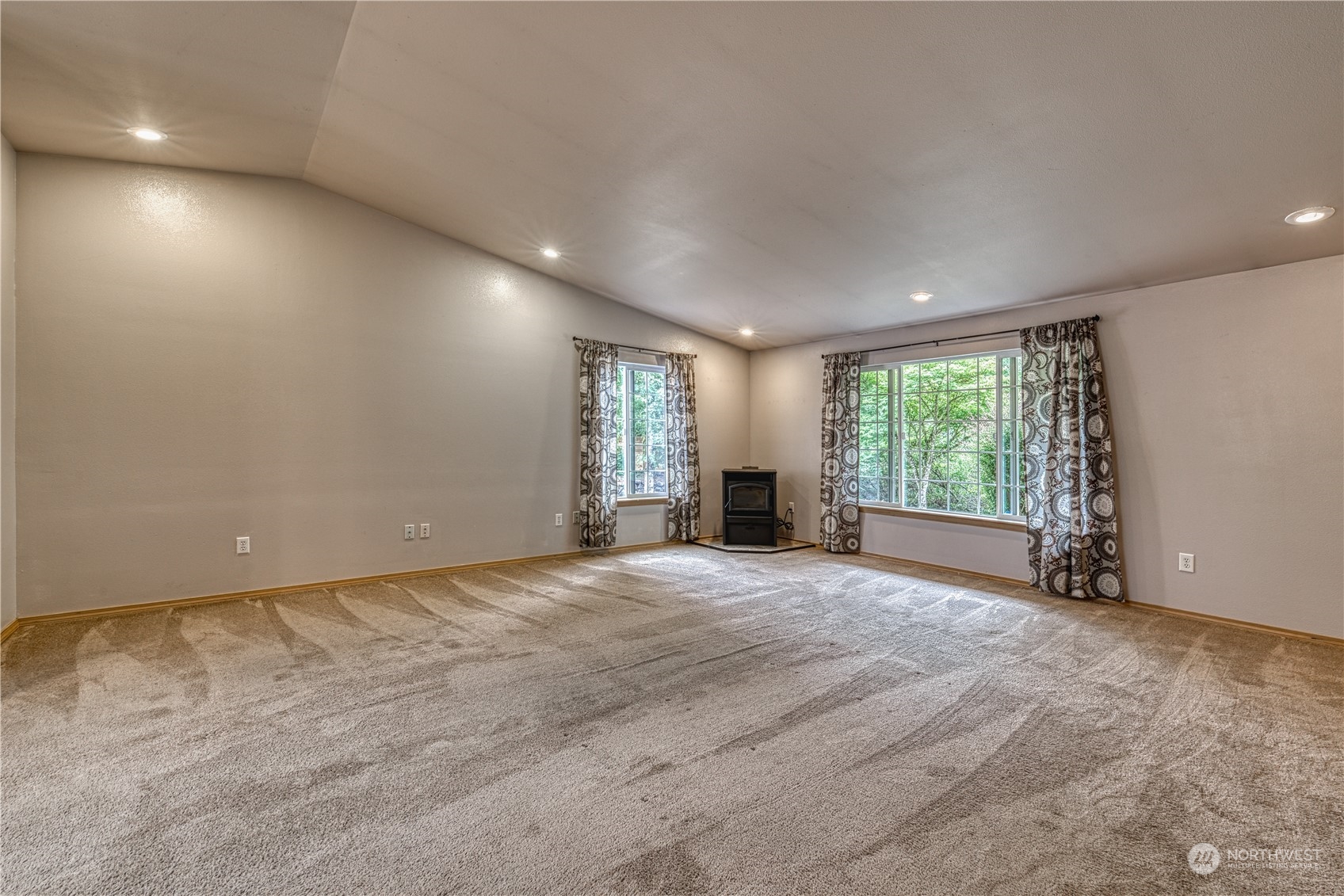 2709 Northeast Strand Road Bremerton, WA 98311 - Photo 8 of 28 Gallery Image 8