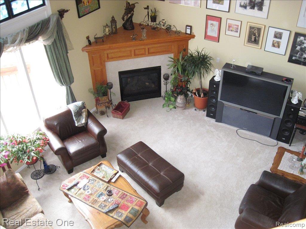 2041 Somerville Road Rochester, MI 48307 - Photo 9 of 20 2 Story Great Room