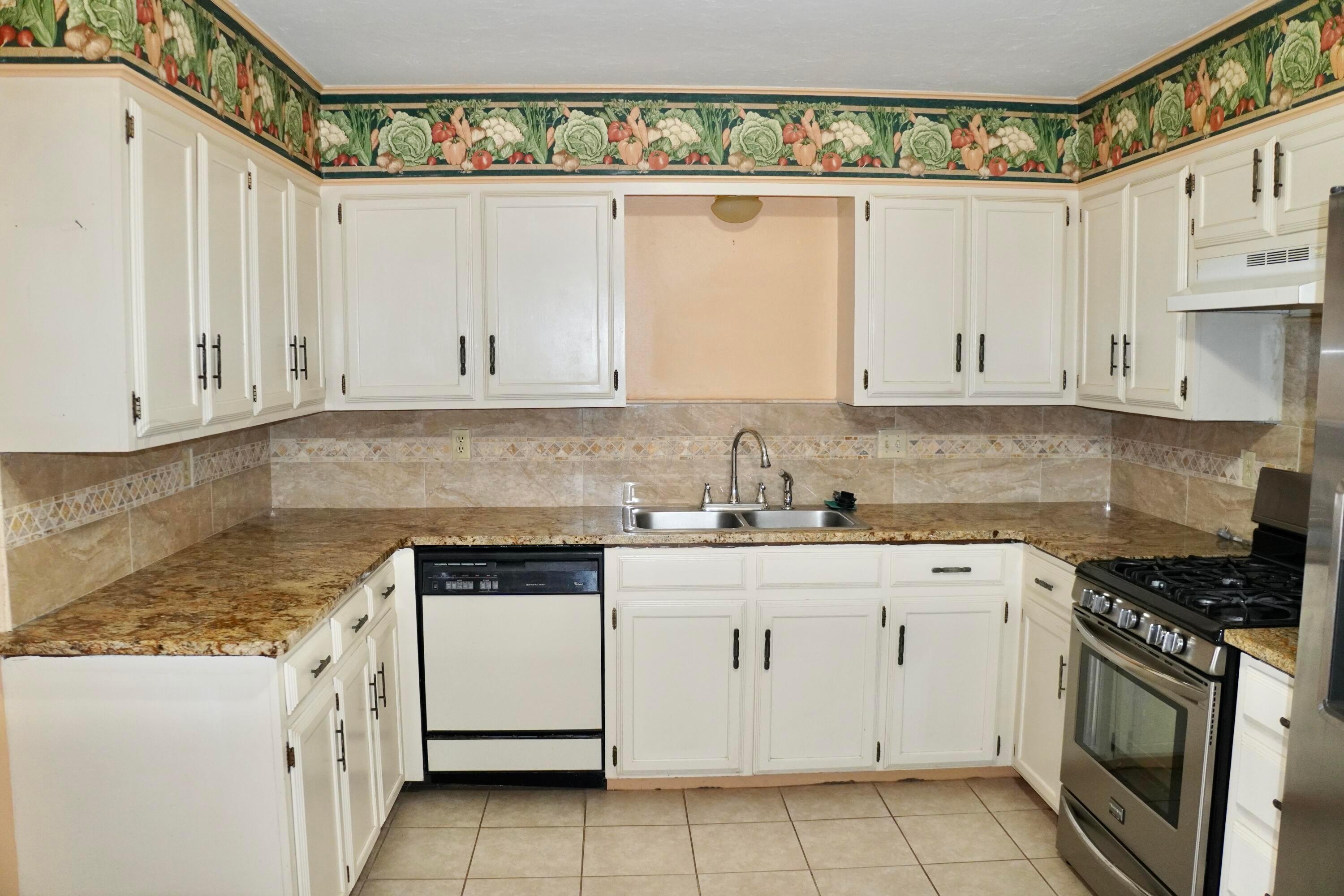 4620 South Travis Street Amarillo, TX 79110 - Photo 7 of 17 Kitchen