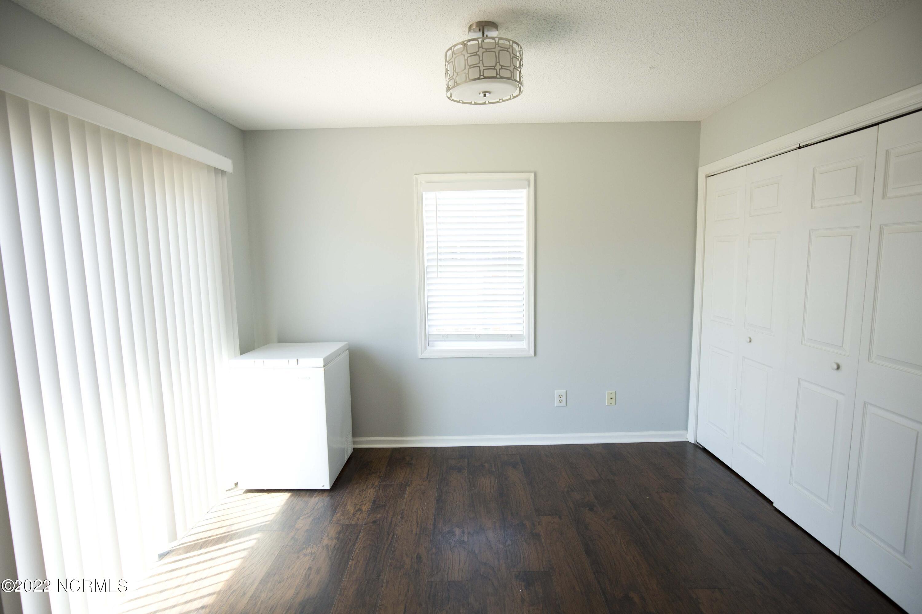 289 Parnell Road Hubert, NC 28539 - Photo 5 of 18 Breakfast Nook