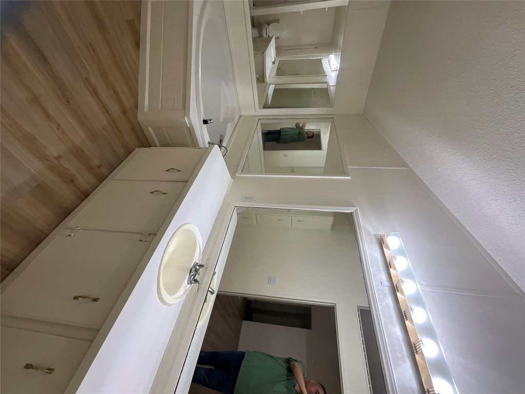 204 Overhill Road Bastrop, TX 78602 - Photo 8 of 18 a bathroom with a tub sink and mirror
