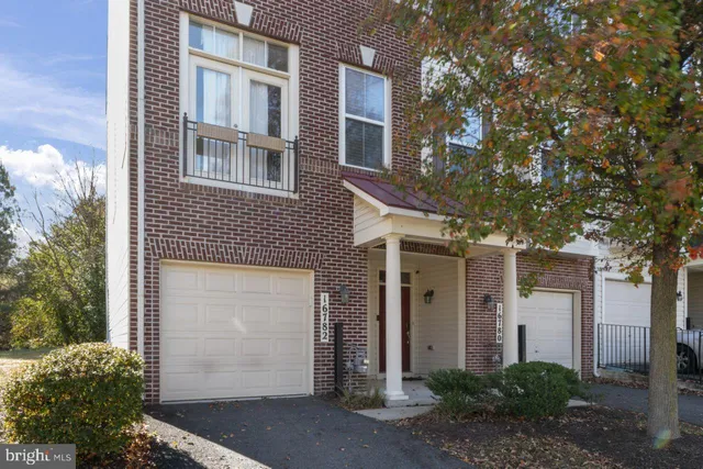 $2,850 | 16782 Blackjack Oak Lane, Woodbridge, VA 22191