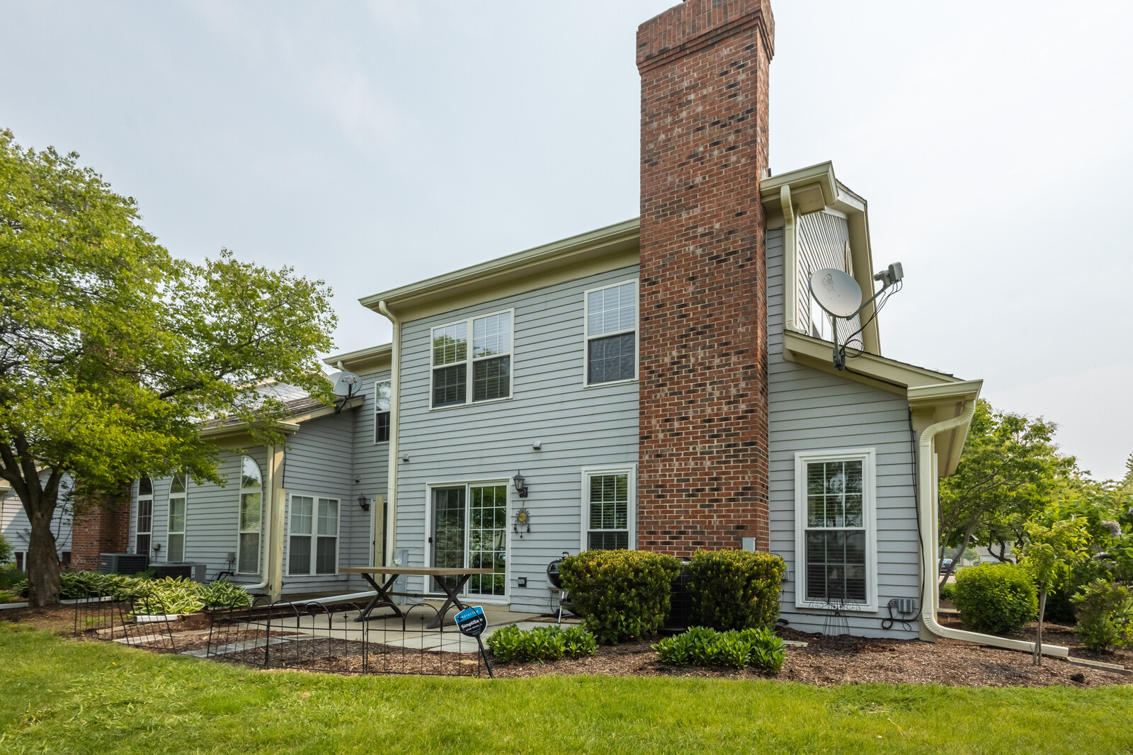 36102 North Springbrook Lane Gurnee, IL 60031 - Photo 20 of 21 a front view of house with yard