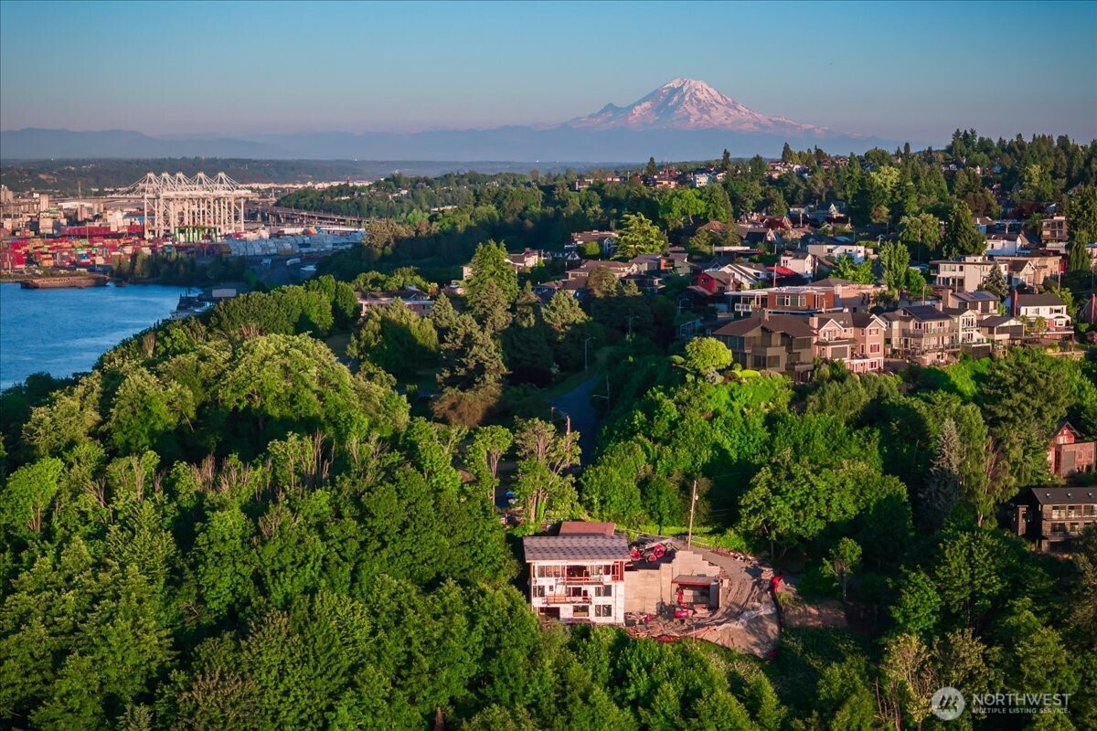 1017 California Lane Southwest Seattle, WA 98116 - Photo 15 of 18