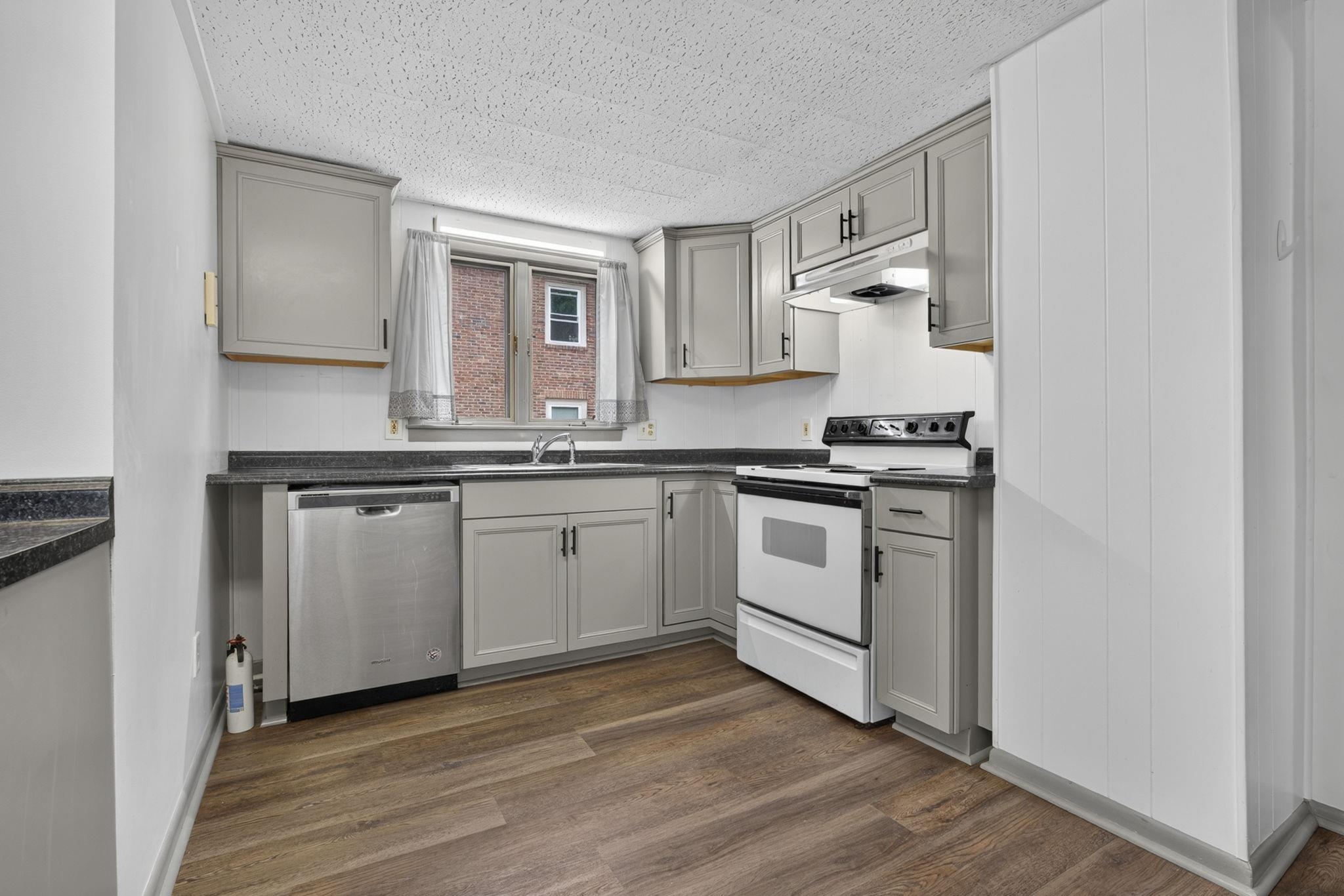 30 Maple Street Rochester, NH 03867 - Photo 5 of 48 Gallery Image 5