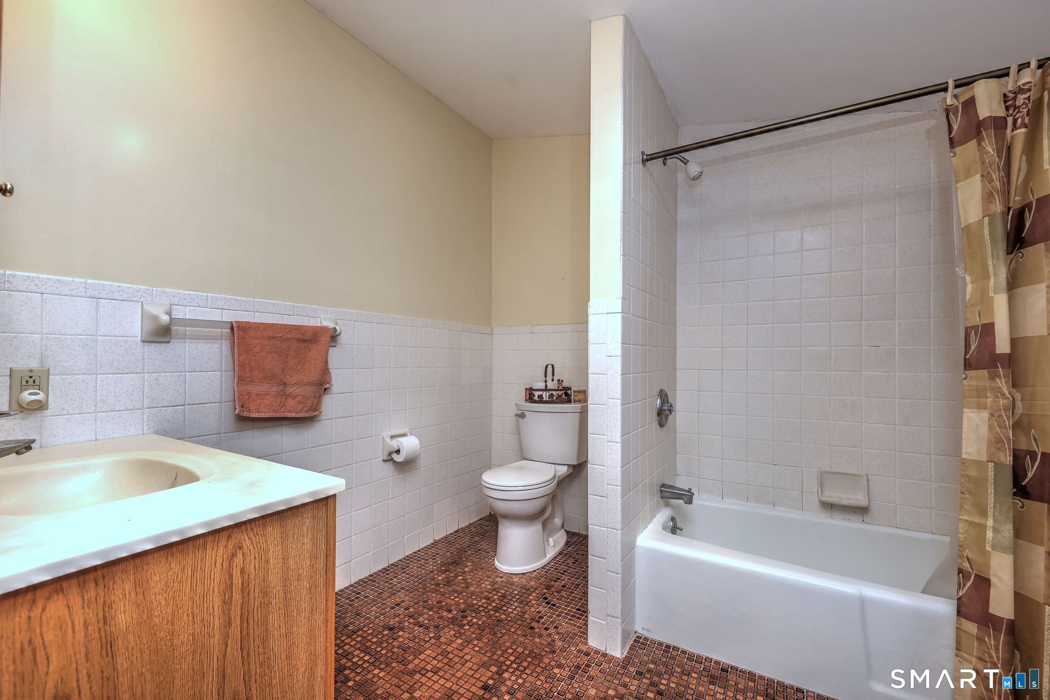 14 Ann Drive Bethany, CT 06524 - Photo 31 of 40 a bathroom with a sink a toilet and a bathtub