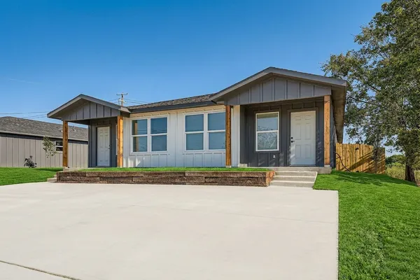 $485,000 | 109 Fisher Street, Unit A & B, Elgin, TX 78621