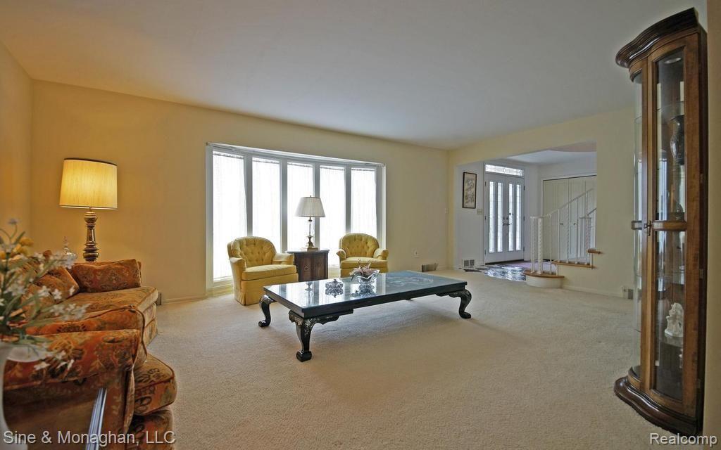 592 Canterbury Road Grosse Pointe, MI 48236 - Photo 9 of 30 9-photo-web-1024x640-69512.jpg