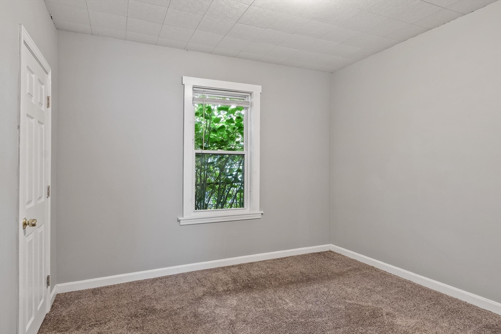 16 Doane Street Worcester, MA 01607 - Photo 14 of 42
