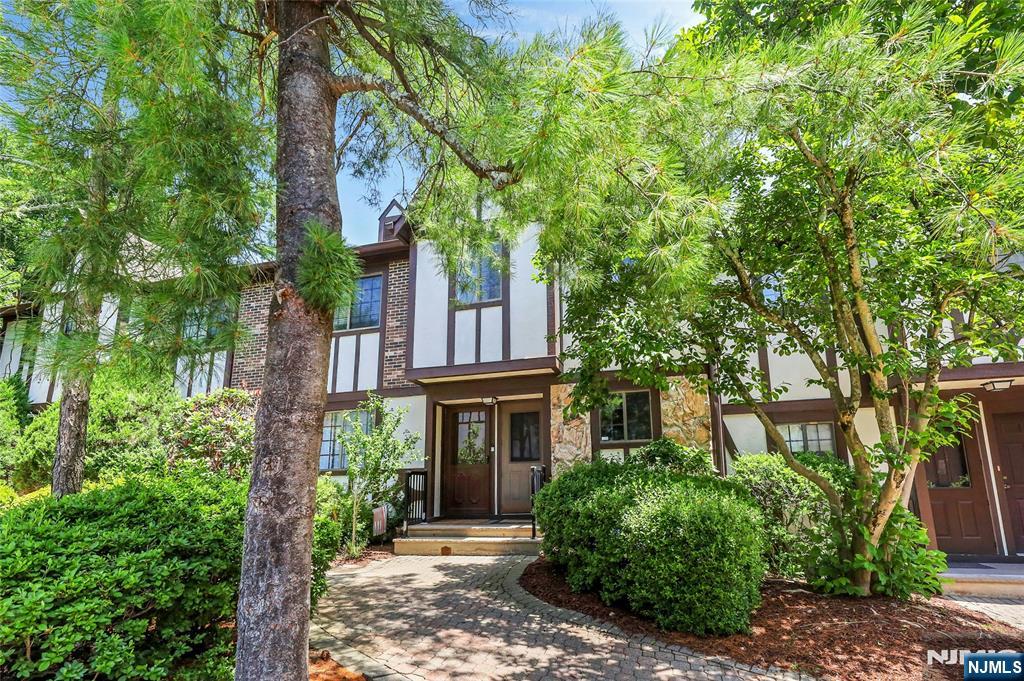 203 Mark Twain Way Mahwah, NJ 07430 - Photo 1 of 18