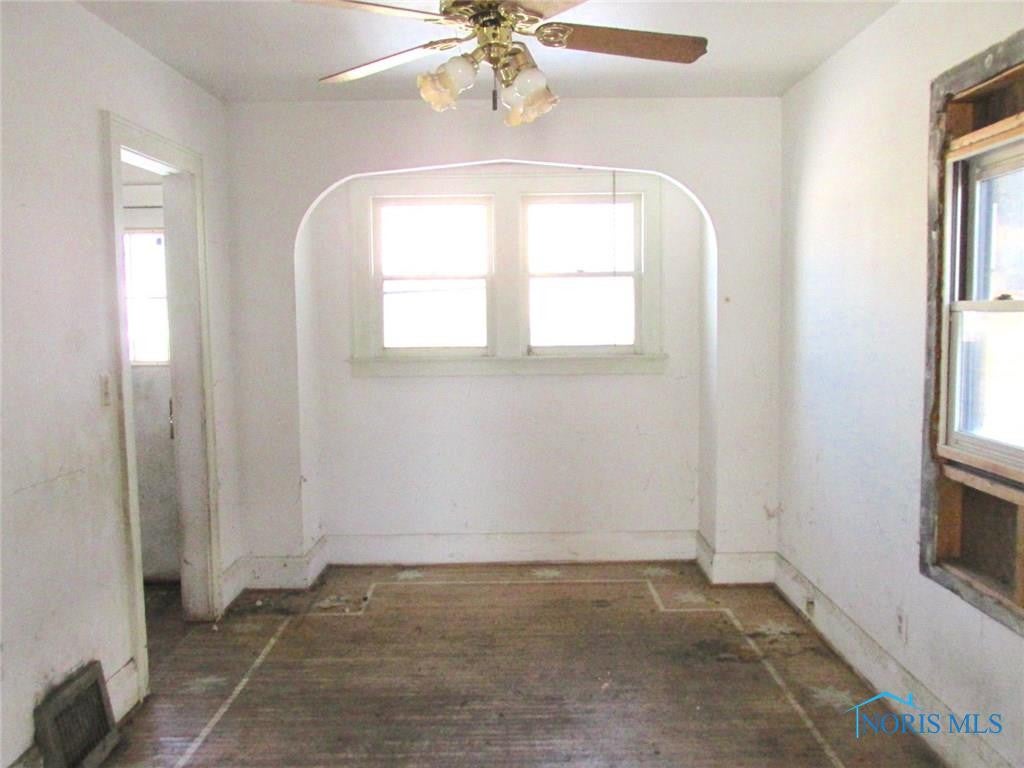 1758 Mansfield Road Toledo, OH 43613 - Photo 5 of 13 Gallery Image 5