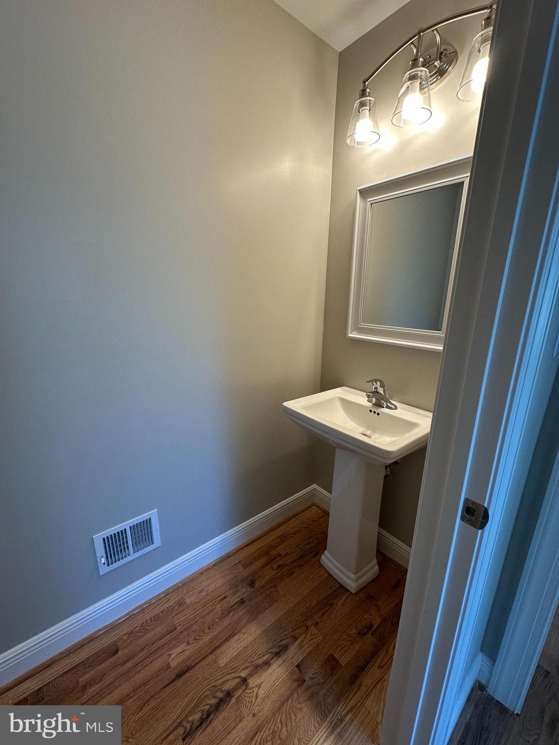 211 Inca Trail Winchester, VA 22602 - Photo 15 of 27 1/2 BATH MAIN LEVEL. EXAMPLE