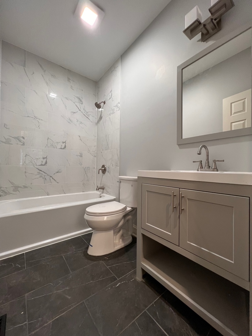 1051 North Springfield Avenue Chicago, IL 60651 - Photo 8 of 27