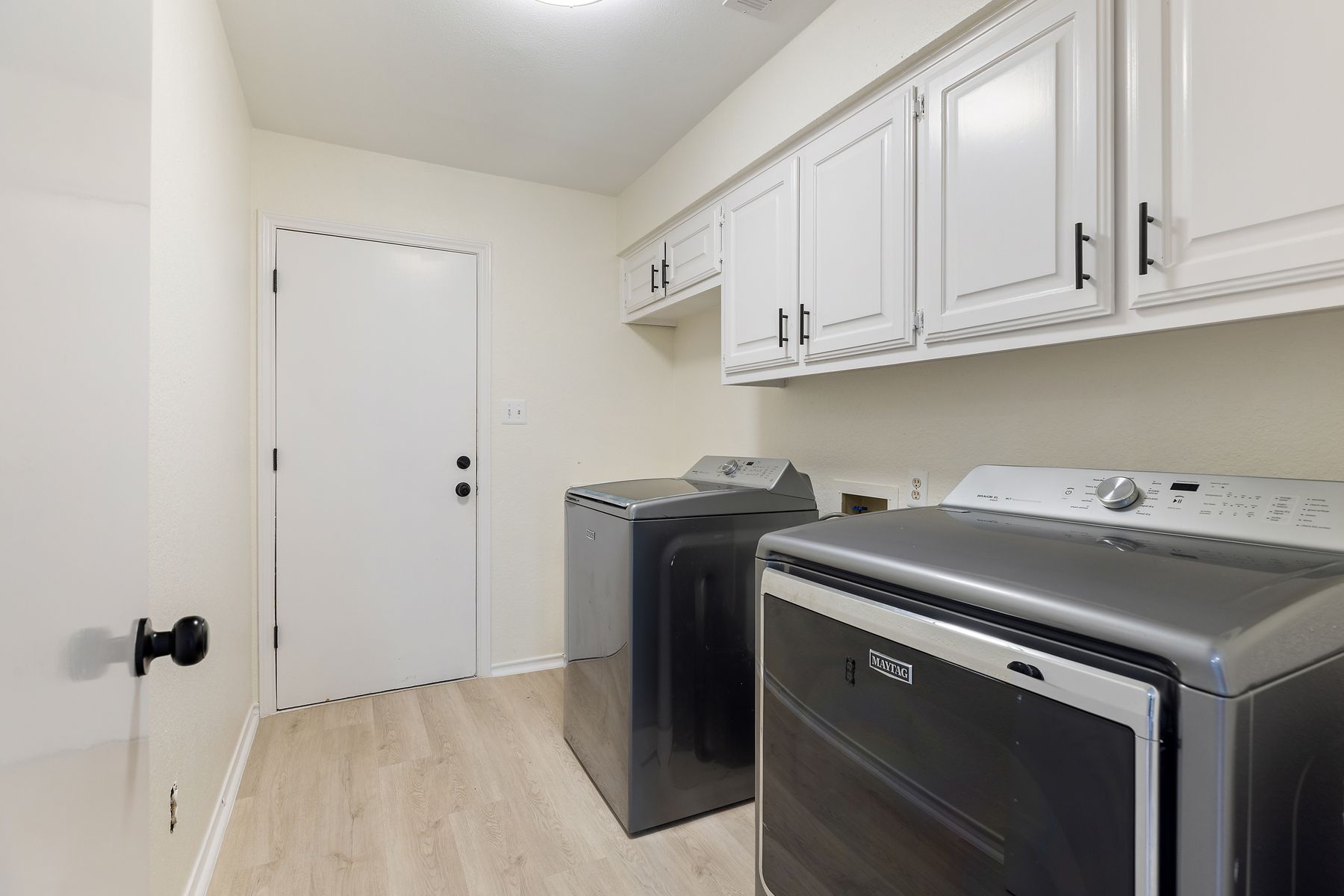 5 Valhalla Court The Hills, TX 78738 - Photo 24 of 34 Dedicated laundry room with upper cabinetry and storage space.