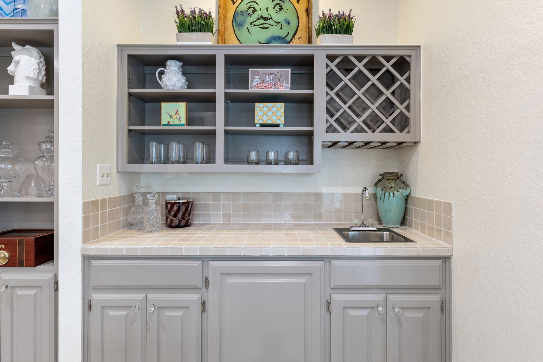 5 Valhalla Court The Hills, TX 78738 - Photo 8 of 34 Stylish dry bar with cabinetry, sink, and wine storage.