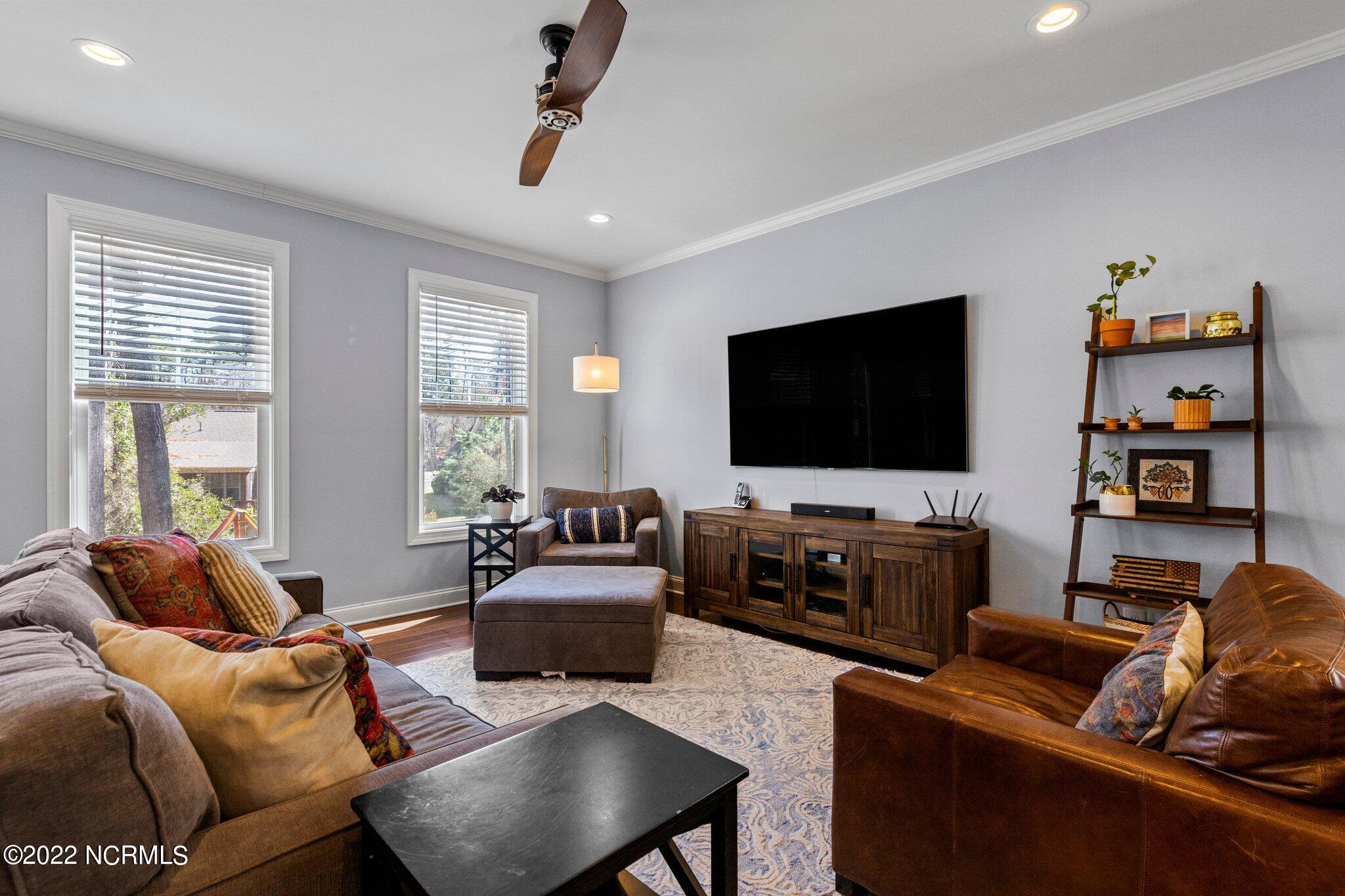 6 Alexander Lane Pinehurst, NC 28374 - Photo 12 of 52 Living Room