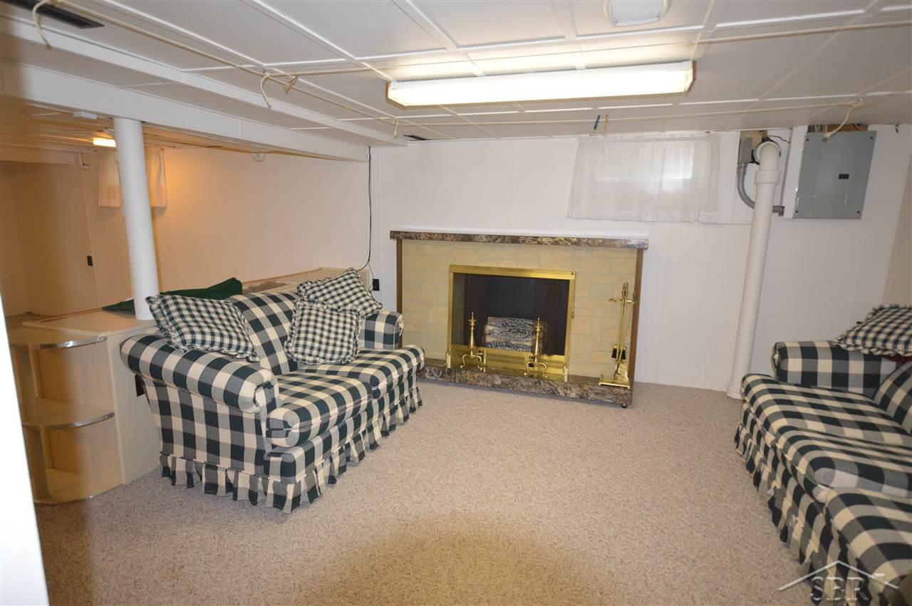 406 South Hampton Street Bay City, MI 48708 - Photo 11 of 16 Finished basement